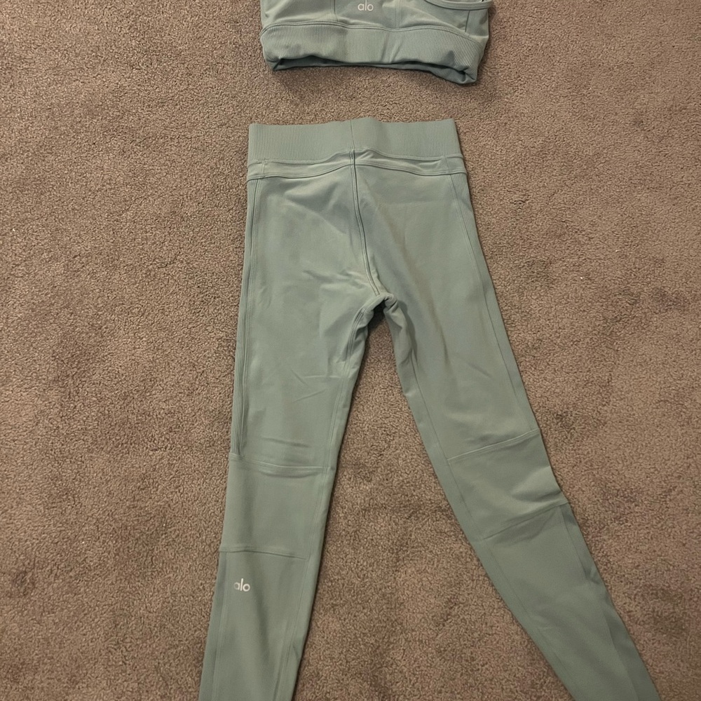 ALO Yoga Light Green Leggings and Top Set - Picture 6 of 6